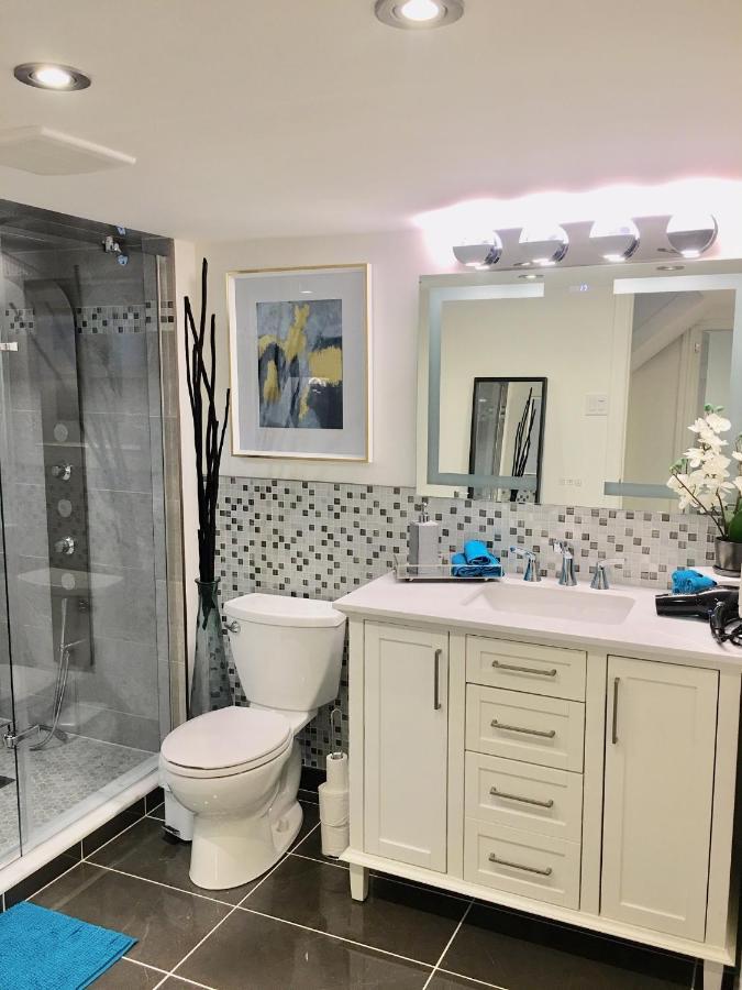 Luxury Bachelor Suite 포인트-클레어 외부 사진